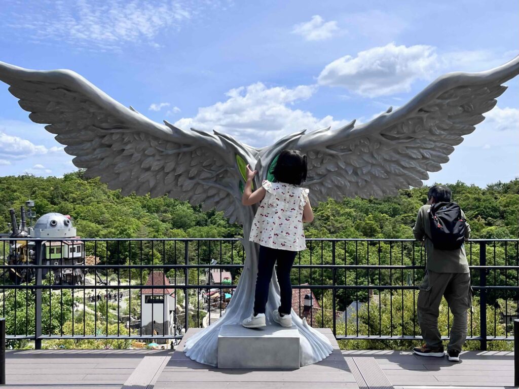 魔女の谷が見える展望台のオブジェ