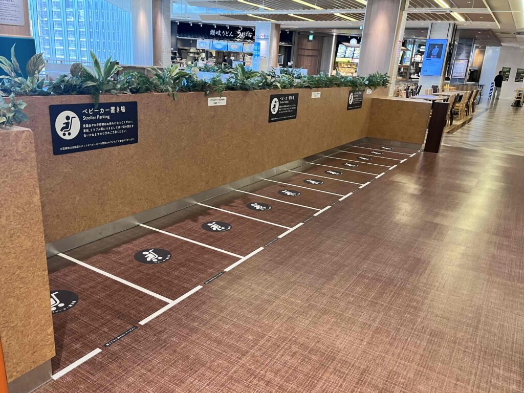 3階フードコートのベビーカー置き場